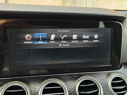 Used 2017 Mercedes-Benz E 300 4MATIC image 34