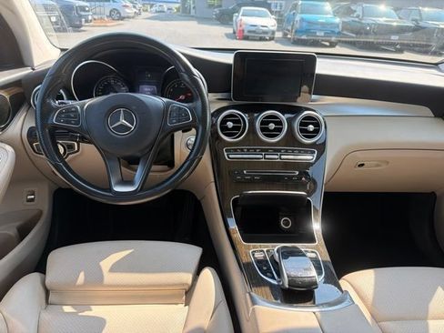 Used 2017 Mercedes-Benz GLC 300 4MATIC image 10