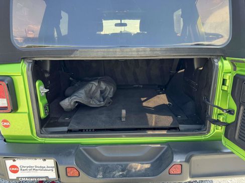Used 2019 Jeep Wrangler Unlimited Rubicon w/ Cold Weather Group AWD/4WD image 19