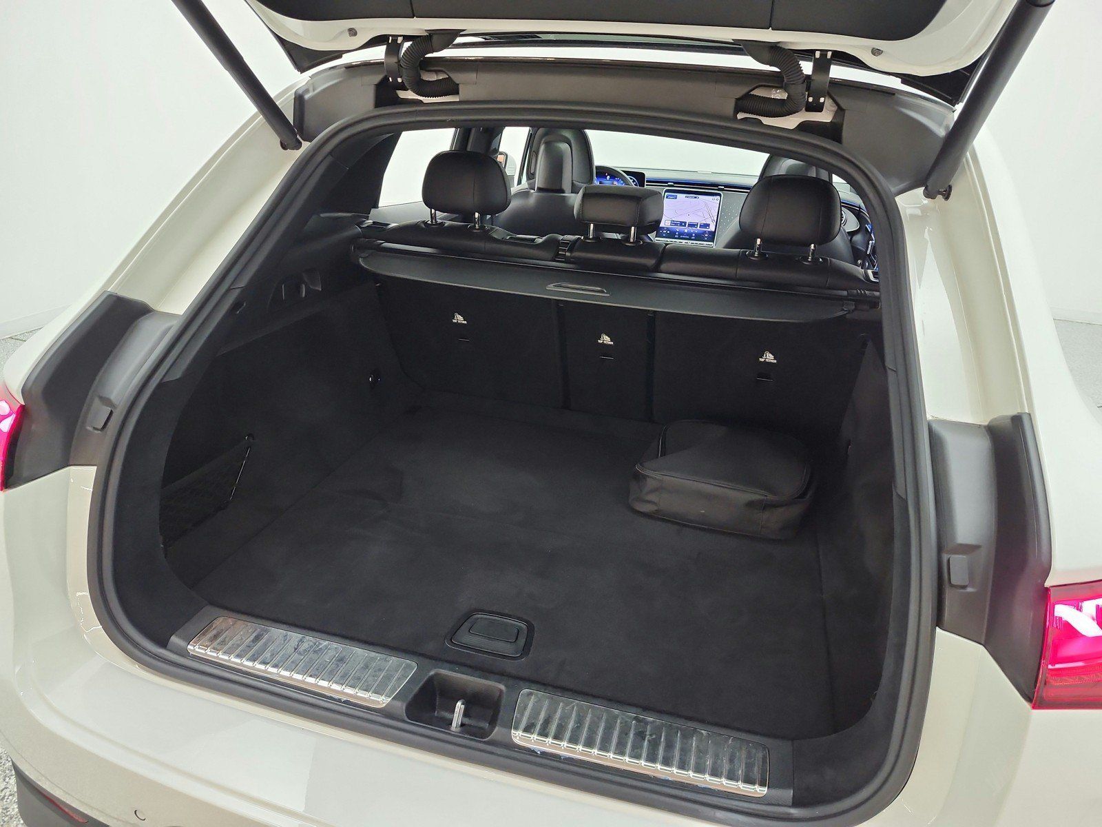 Certified 2023 Mercedes-Benz EQE 350+ 4MATIC SUV image 21