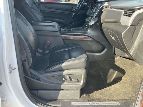 Used 2017 GMC Yukon SLT w/ Premium Edition image 28