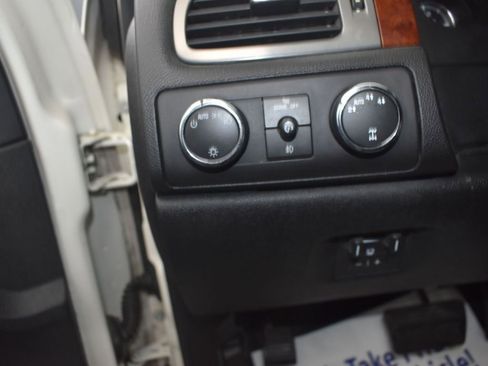 Used 2010 Chevrolet Suburban LTZ image 19