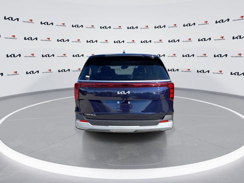 Used 2025 Kia Carnival FWD image 7