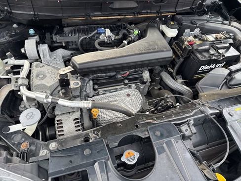 Used 2017 Nissan Rogue SV w/ Sun & Sound Touring Package image 25