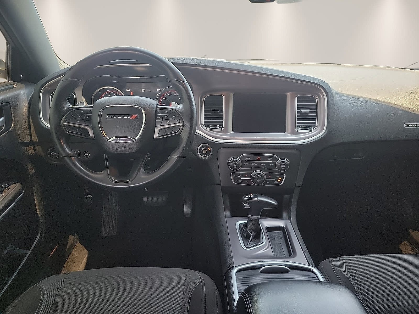 Used 2022 Dodge Charger SXT AWD/4WD image 10