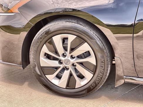Used 2024 Nissan Altima 2.5 S FWD image 9