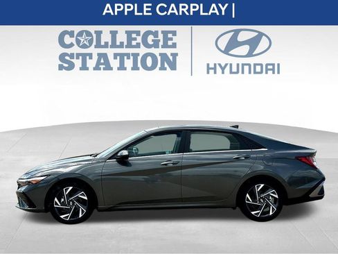 Used 2024 Hyundai Elantra SEL w/ Convenience Package FWD image 7