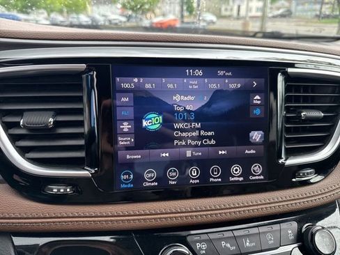 Used 2018 Chrysler Pacifica Limited w/ Advanced Safetytec Group FWD image 26