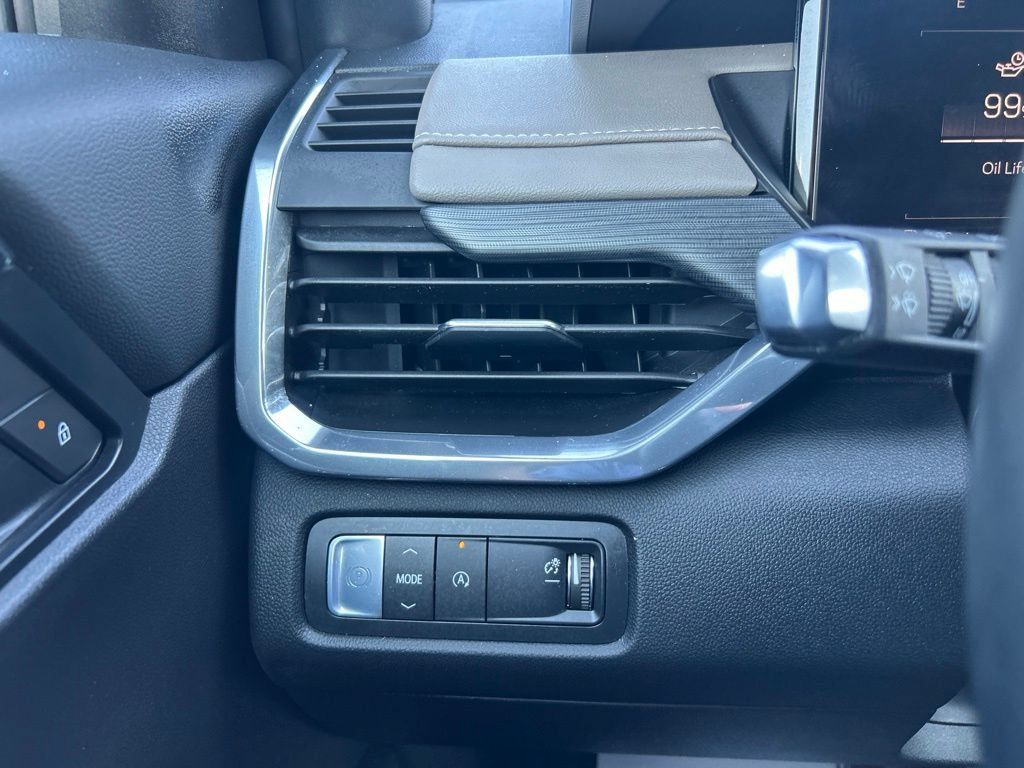 Used 2026 GMC Acadia Elevation w/ Elevation Premium Package FWD image 32