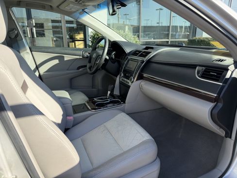 Used 2012 Toyota Camry XLE image 19