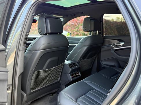 Used 2024 Audi SQ8 e-tron Prestige w/ Prestige Package AWD/4WD image 16
