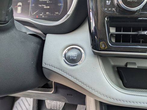 Used 2023 Toyota Highlander Limited FWD image 33