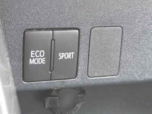 Used 2017 Toyota RAV4 LE w/ All Weather Liner Package AWD/4WD image 4
