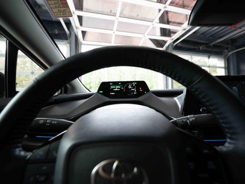 Used 2024 Toyota Prius XLE FWD image 15