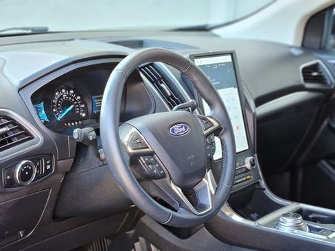 Used 2024 Ford Edge Titanium image 12