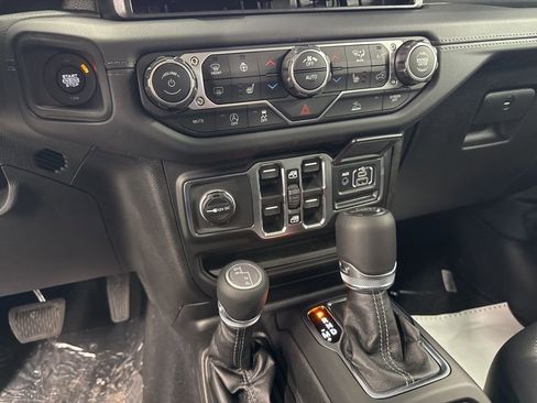 New 2026 Jeep Gladiator Sport AWD/4WD image 24