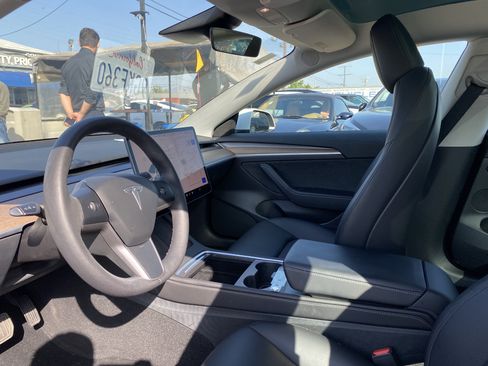 Used 2023 Tesla Model 3 Standard Range RWD image 17