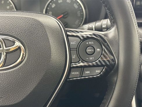 Used 2019 Toyota RAV4 XLE Premium image 16