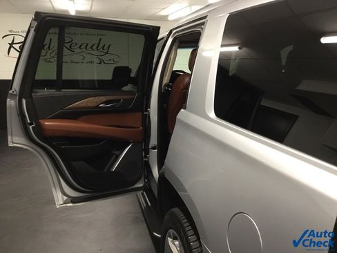 Used 2017 Cadillac Escalade Luxury image 27