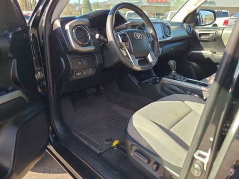 Used 2022 Toyota Tacoma SR5 image 10