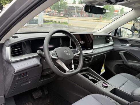 New 2026 Volkswagen Tiguan SE FWD image 9