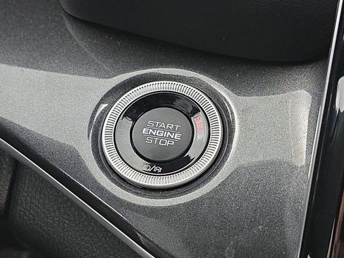 Used 2023 Jeep Grand Cherokee Altitude image 34