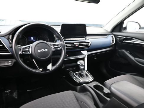 Used 2023 Kia Seltos S w/ Navigation Package AWD/4WD image 11