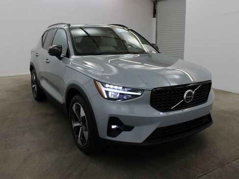 Used 2026 Volvo XC40 B5 Plus AWD/4WD image 6