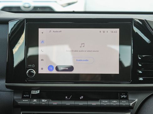 Used 2025 Toyota Camry LE image 15