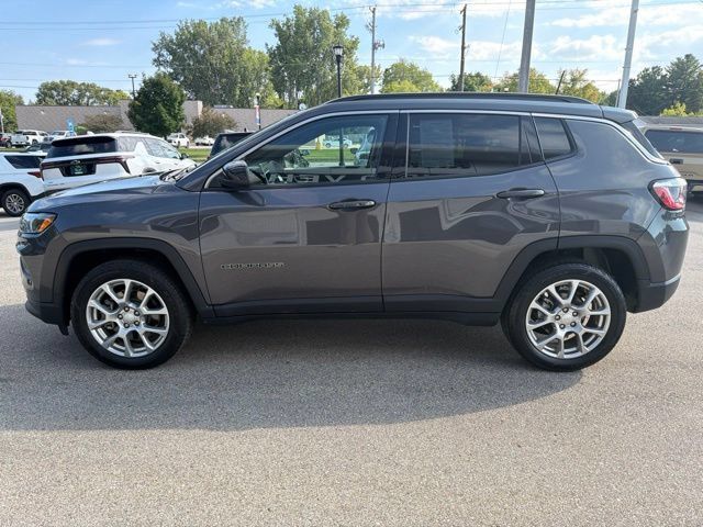Used 2024 Jeep Compass Latitude AWD/4WD image 6