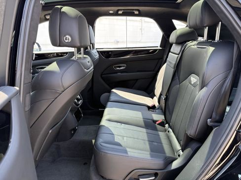 Used 2024 Bentley Bentayga image 15