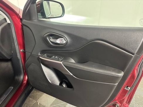Used 2019 Jeep Cherokee Limited AWD/4WD image 31