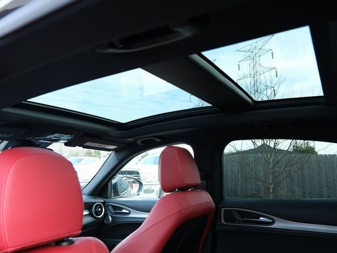 Used 2024 Alfa Romeo Stelvio Veloce image 31