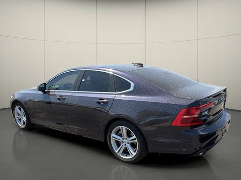 Used 2017 Volvo S90 T5 Momentum w/ Convenience Package FWD image 5