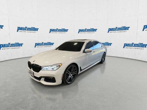 Used 2018 BMW 750i RWD image 5