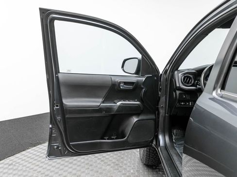 Used 2021 Toyota Tacoma TRD Sport w/ Technology Package image 10