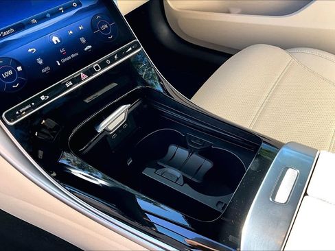 Used 2025 Mercedes-Benz C 300 4MATIC Sedan image 17