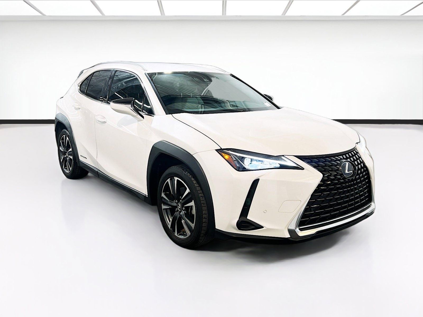 Used 2021 Lexus UX 250h w/ Accessory Package (Z1) AWD/4WD image 3