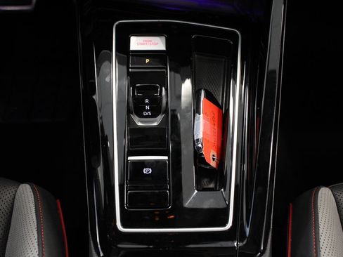 Used 2025 Volkswagen GTI SE FWD image 28