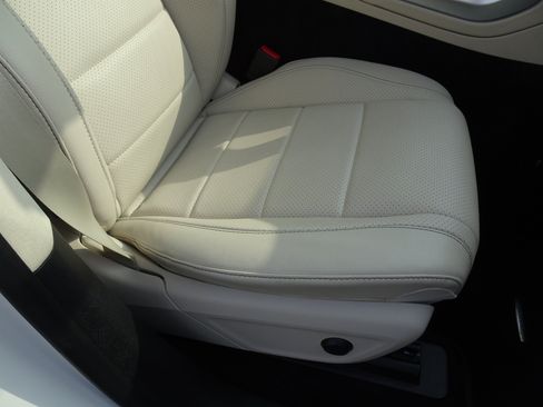 Used 2021 Mercedes-Benz GLE 350 4MATIC image 28