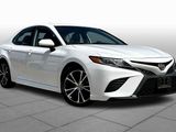 Used 2019 Toyota Camry SE image 2