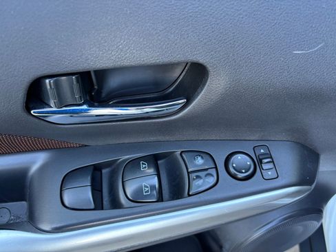 Used 2020 Nissan Kicks SR w/ Exterior Package image 13