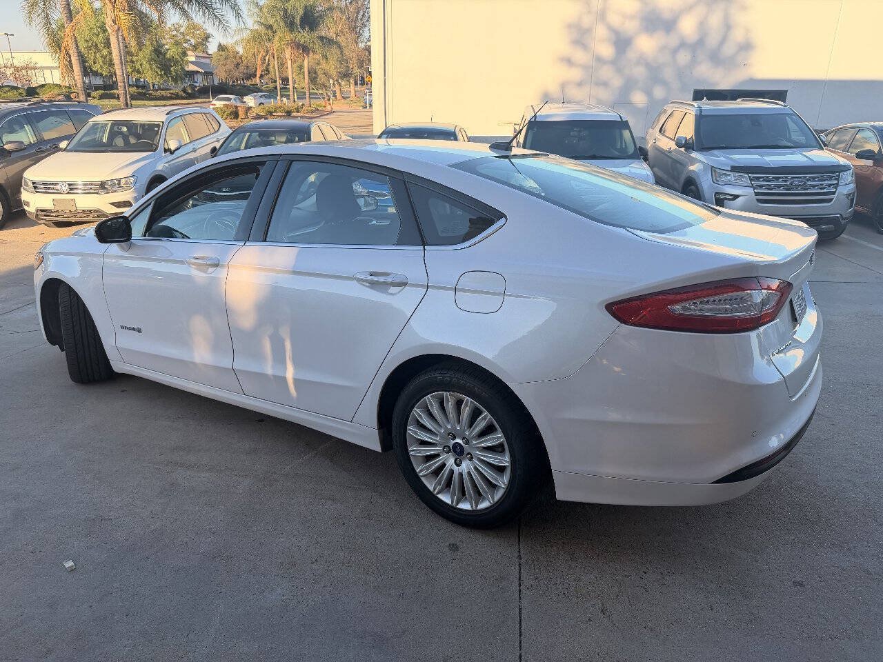 Used 2016 Ford Fusion SE FWD image 16