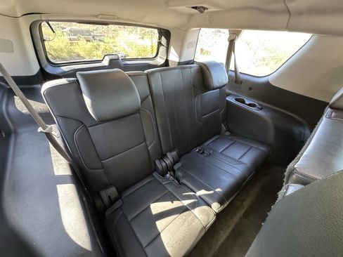 Used 2017 GMC Yukon XL SLT image 12