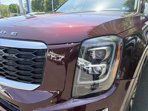 Used 2022 Kia Telluride EX w/ EX Premium Package FWD image 6