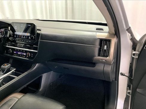 Used 2023 Nissan Pathfinder Platinum AWD/4WD image 13
