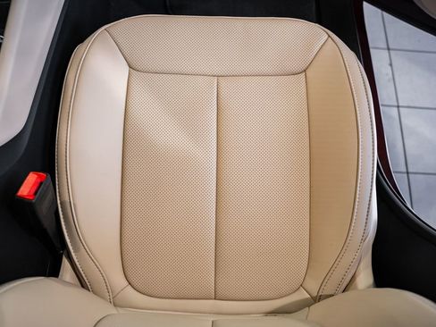 New 2025 Jeep Grand Cherokee Limited w/ Luxury Tech Group II image 32