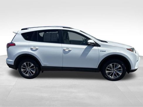 Used 2018 Toyota RAV4 XLE AWD/4WD image 5