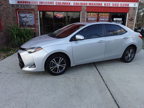 Used 2018 Toyota Corolla LE w/ LE Premium Package w/Moonroof image 1