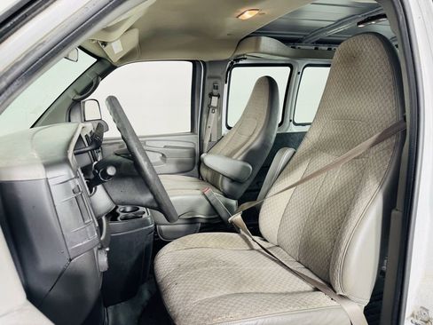 Used 2015 Chevrolet Express 2500 RWD image 6
